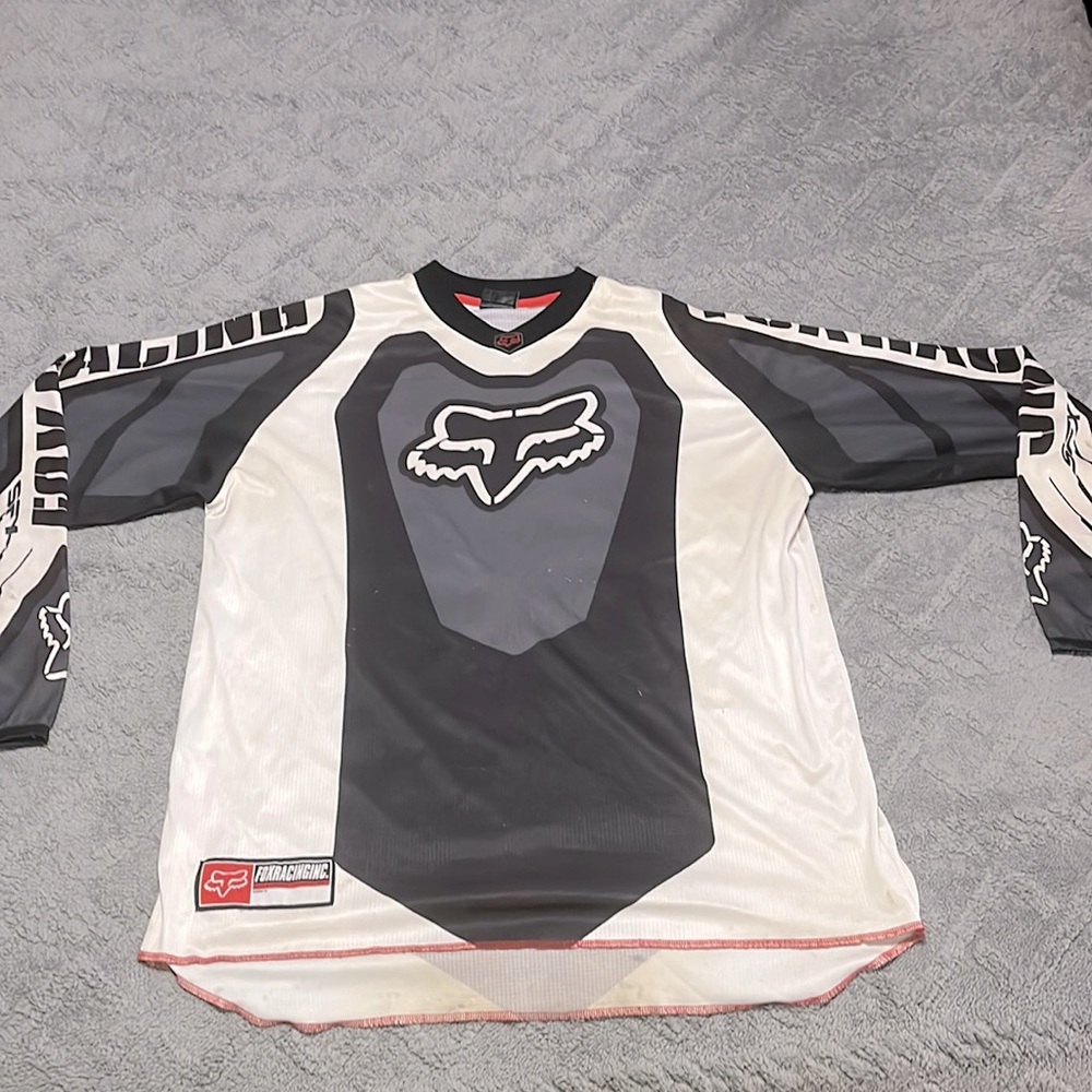 Men’s Fox Racing jersey.